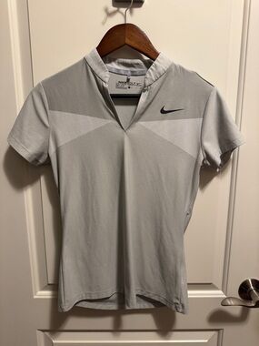 Nike Women's Light Gray Short Sleeve V-Notch Golf Top